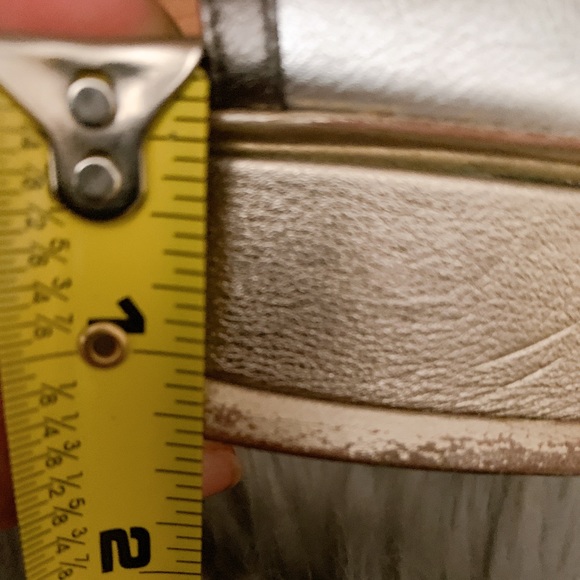 Yves Saint Laurent - Picture 6 of 6